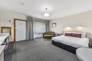 Comfort Inn the Lakes - Deluxe Room 1